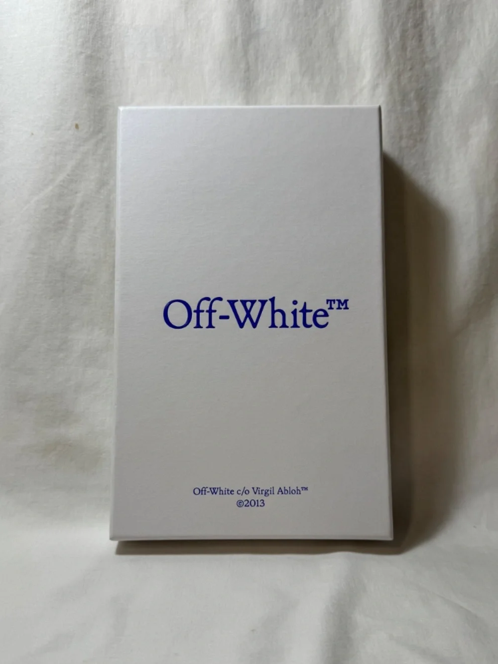 Off White Quote Bifold Characters Black - White